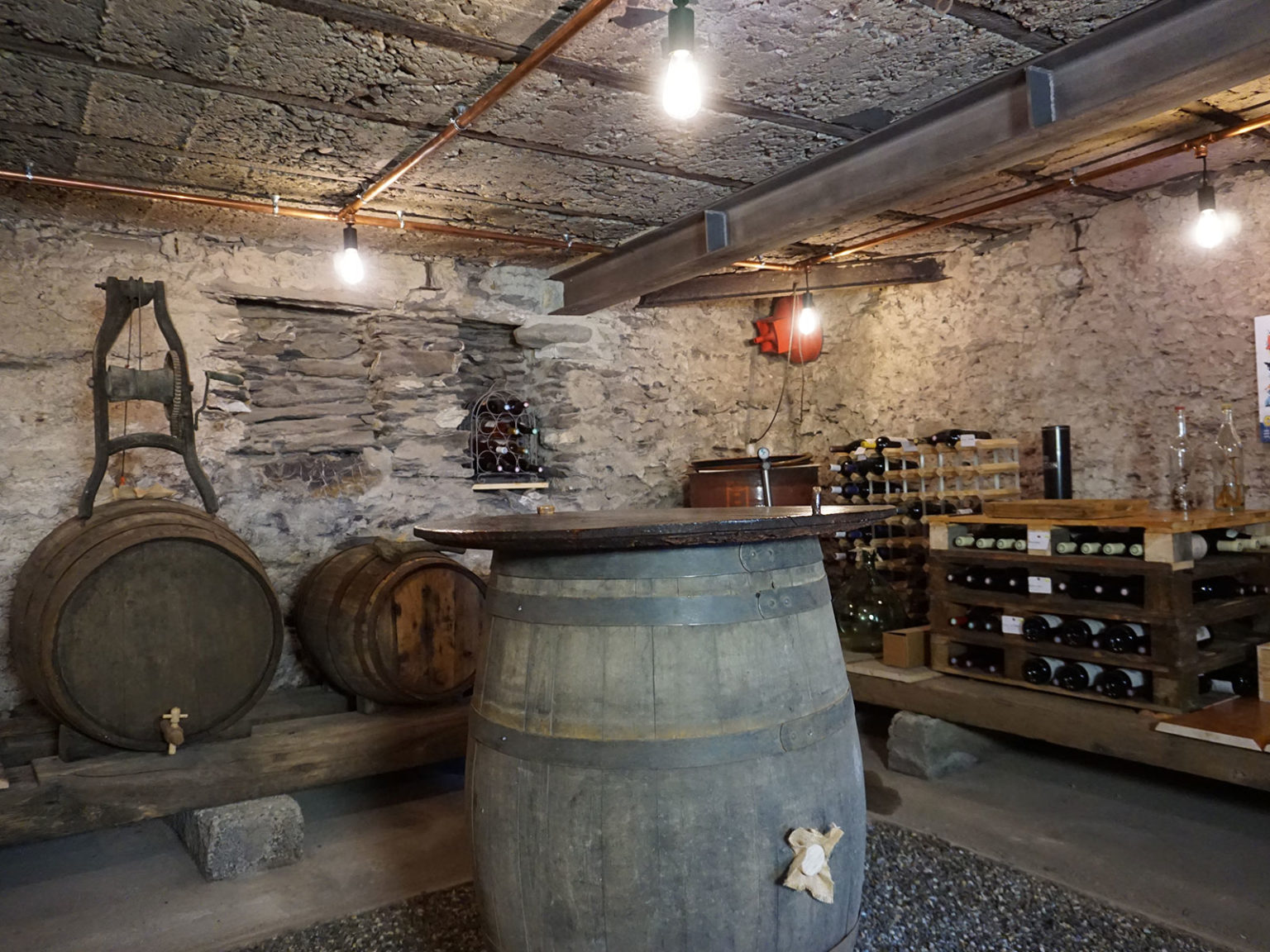 Cave à vin, Savoie Quand la lumière vous rappelle au bon vieux temps
