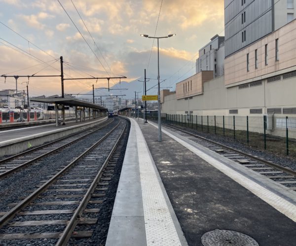 éclairage quai gare SNCF Annecy