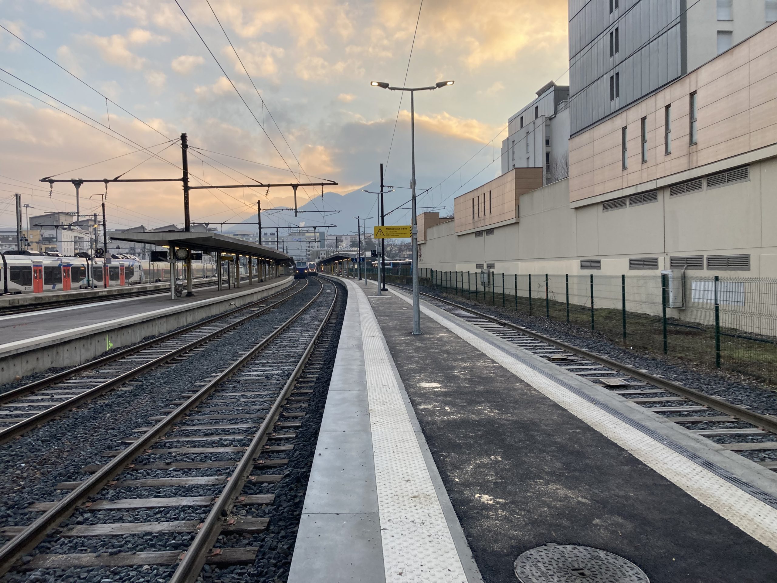 éclairage quai gare SNCF Annecy