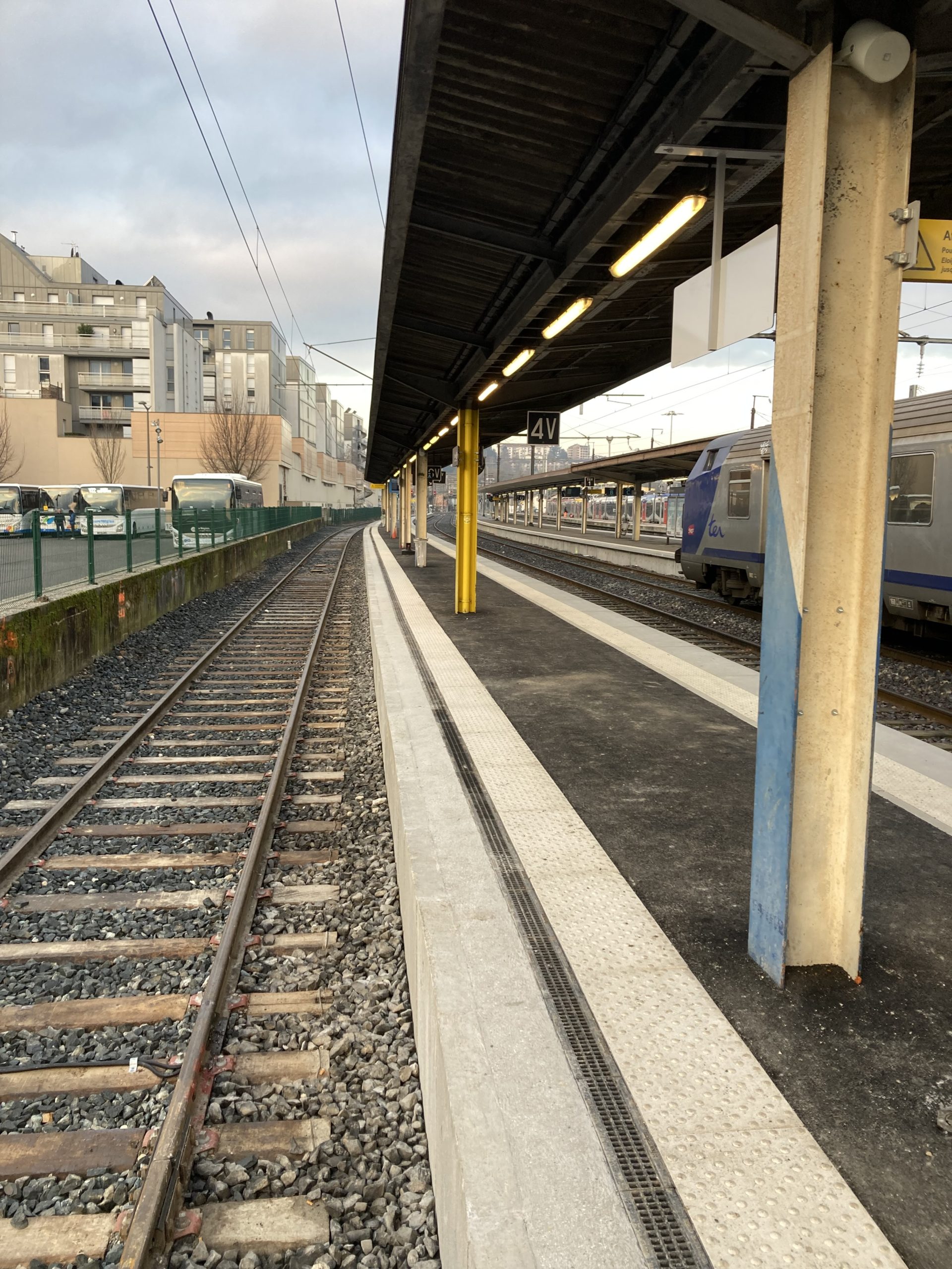 éclairage quai gare SNCF Annecy